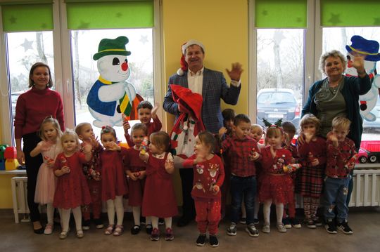 Gm. Kamień. Mikołaj dał prezenty nie tylko przedszkolakom [GALERIA ZDJĘĆ]