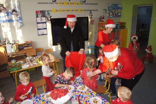 Gm. Kamień. Mikołaj dał prezenty nie tylko przedszkolakom [GALERIA ZDJĘĆ]
