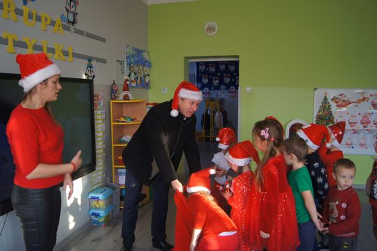 Gm. Kamień. Mikołaj dał prezenty nie tylko przedszkolakom [GALERIA ZDJĘĆ]