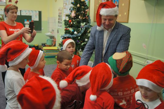 Gm. Kamień. Mikołaj dał prezenty nie tylko przedszkolakom [GALERIA ZDJĘĆ]