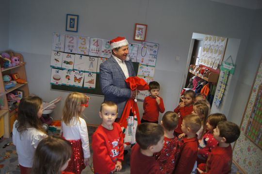 Gm. Kamień. Mikołaj dał prezenty nie tylko przedszkolakom [GALERIA ZDJĘĆ]
