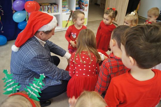 Gm. Kamień. Mikołaj dał prezenty nie tylko przedszkolakom [GALERIA ZDJĘĆ]