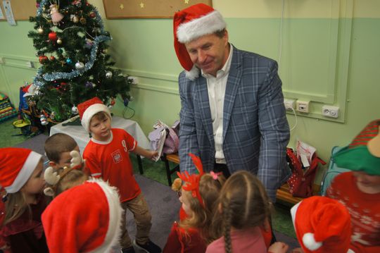 Gm. Kamień. Mikołaj dał prezenty nie tylko przedszkolakom [GALERIA ZDJĘĆ]