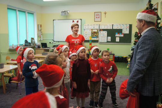 Gm. Kamień. Mikołaj dał prezenty nie tylko przedszkolakom [GALERIA ZDJĘĆ]