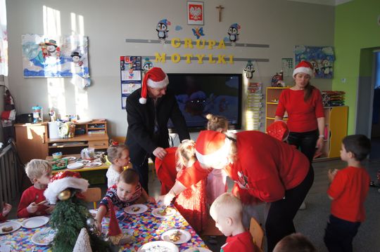 Gm. Kamień. Mikołaj dał prezenty nie tylko przedszkolakom [GALERIA ZDJĘĆ]