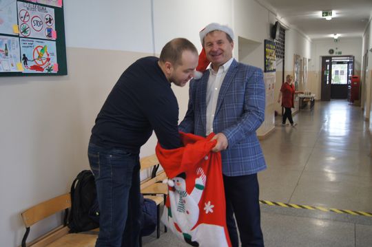 Gm. Kamień. Mikołaj dał prezenty nie tylko przedszkolakom [GALERIA ZDJĘĆ]