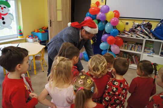 Gm. Kamień. Mikołaj dał prezenty nie tylko przedszkolakom [GALERIA ZDJĘĆ]