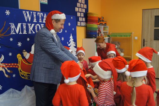 Gm. Kamień. Mikołaj dał prezenty nie tylko przedszkolakom [GALERIA ZDJĘĆ]