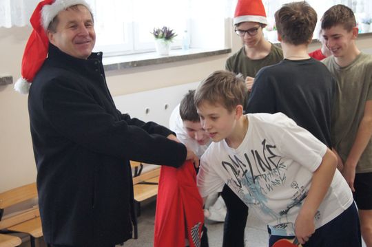 Gm. Kamień. Mikołaj dał prezenty nie tylko przedszkolakom [GALERIA ZDJĘĆ]