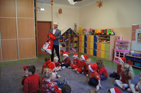 Gm. Kamień. Mikołaj dał prezenty nie tylko przedszkolakom [GALERIA ZDJĘĆ]