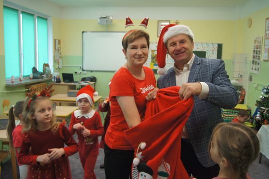 Gm. Kamień. Mikołaj dał prezenty nie tylko przedszkolakom [GALERIA ZDJĘĆ]