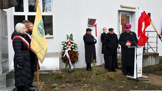 Odsłonięcie tablicy pamięci pomordowanych Żydów z Krasnegostawu [GALERIA ZDJĘĆ]