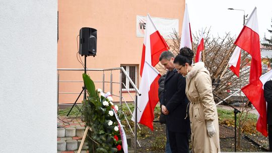 Odsłonięcie tablicy pamięci pomordowanych Żydów z Krasnegostawu [GALERIA ZDJĘĆ]