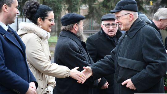 Odsłonięcie tablicy pamięci pomordowanych Żydów z Krasnegostawu [GALERIA ZDJĘĆ]