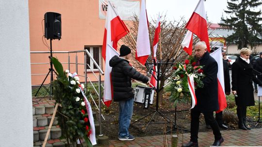 Odsłonięcie tablicy pamięci pomordowanych Żydów z Krasnegostawu [GALERIA ZDJĘĆ]