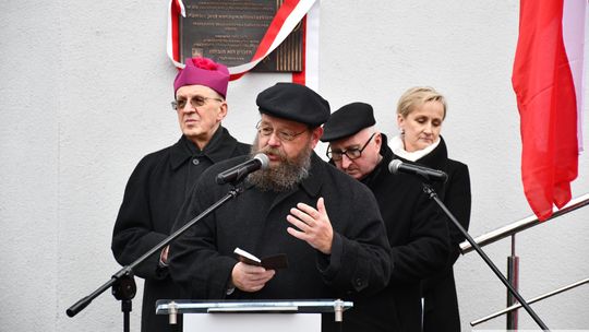 Odsłonięcie tablicy pamięci pomordowanych Żydów z Krasnegostawu [GALERIA ZDJĘĆ]