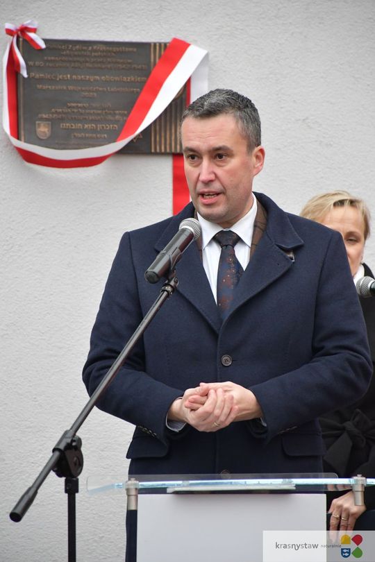 Odsłonięcie tablicy pamięci pomordowanych Żydów z Krasnegostawu [GALERIA ZDJĘĆ]