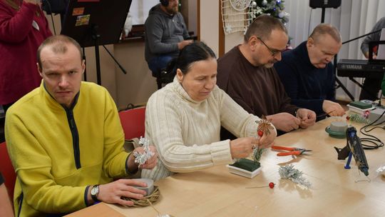 IV Maraton Ozdób Choinkowych w Środowiskowym Domu Samopomocy w Krasnymstawie [GALERIA ZDJĘĆ]
