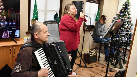 IV Maraton Ozdób Choinkowych w Środowiskowym Domu Samopomocy w Krasnymstawie [GALERIA ZDJĘĆ]