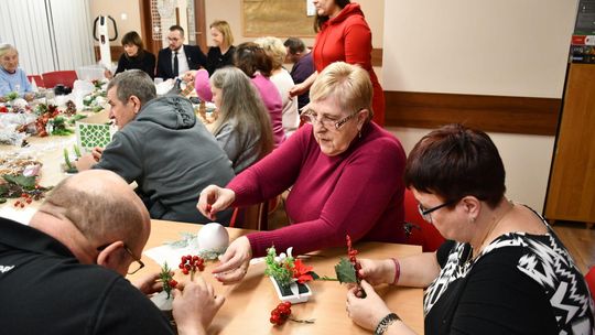 IV Maraton Ozdób Choinkowych w Środowiskowym Domu Samopomocy w Krasnymstawie [GALERIA ZDJĘĆ]