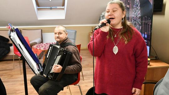 IV Maraton Ozdób Choinkowych w Środowiskowym Domu Samopomocy w Krasnymstawie [GALERIA ZDJĘĆ]