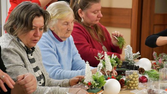 IV Maraton Ozdób Choinkowych w Środowiskowym Domu Samopomocy w Krasnymstawie [GALERIA ZDJĘĆ]
