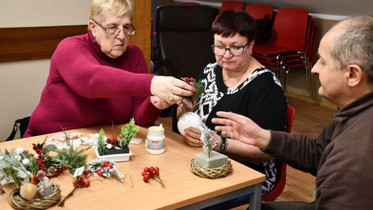 IV Maraton Ozdób Choinkowych w Środowiskowym Domu Samopomocy w Krasnymstawie [GALERIA ZDJĘĆ]