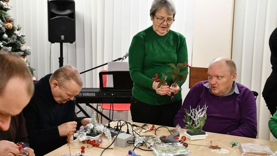 IV Maraton Ozdób Choinkowych w Środowiskowym Domu Samopomocy w Krasnymstawie [GALERIA ZDJĘĆ]