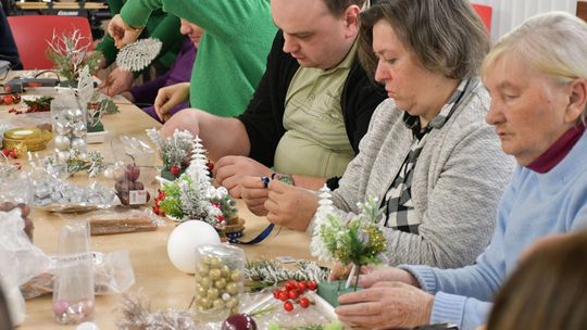 IV Maraton Ozdób Choinkowych w Środowiskowym Domu Samopomocy w Krasnymstawie [GALERIA ZDJĘĆ]