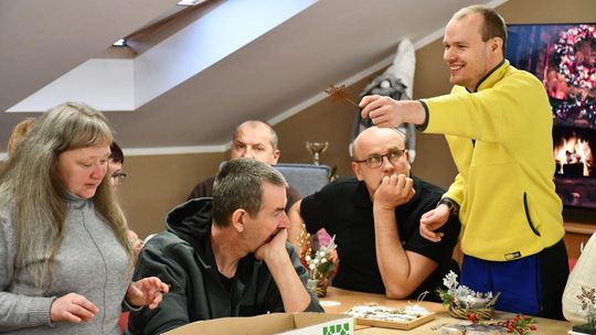 IV Maraton Ozdób Choinkowych w Środowiskowym Domu Samopomocy w Krasnymstawie [GALERIA ZDJĘĆ]