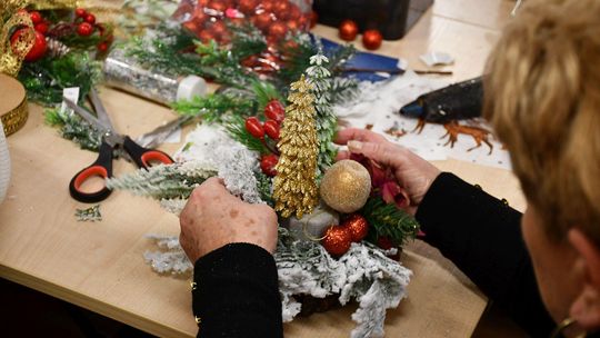 IV Maraton Ozdób Choinkowych w Środowiskowym Domu Samopomocy w Krasnymstawie [GALERIA ZDJĘĆ]