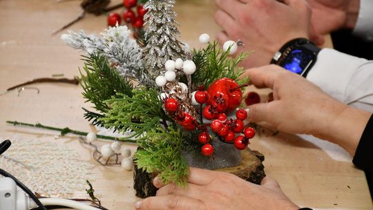 IV Maraton Ozdób Choinkowych w Środowiskowym Domu Samopomocy w Krasnymstawie [GALERIA ZDJĘĆ]