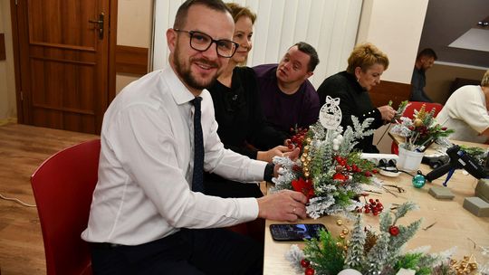IV Maraton Ozdób Choinkowych w Środowiskowym Domu Samopomocy w Krasnymstawie [GALERIA ZDJĘĆ]