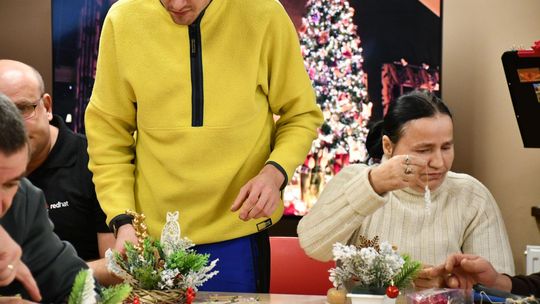 IV Maraton Ozdób Choinkowych w Środowiskowym Domu Samopomocy w Krasnymstawie [GALERIA ZDJĘĆ]