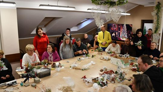 IV Maraton Ozdób Choinkowych w Środowiskowym Domu Samopomocy w Krasnymstawie [GALERIA ZDJĘĆ]