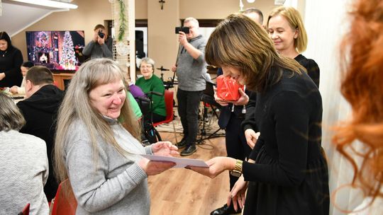 IV Maraton Ozdób Choinkowych w Środowiskowym Domu Samopomocy w Krasnymstawie [GALERIA ZDJĘĆ]