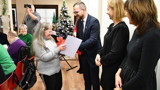 IV Maraton Ozdób Choinkowych w Środowiskowym Domu Samopomocy w Krasnymstawie [GALERIA ZDJĘĆ]