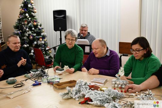 IV Maraton Ozdób Choinkowych w Środowiskowym Domu Samopomocy w Krasnymstawie [GALERIA ZDJĘĆ]