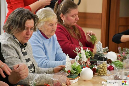 IV Maraton Ozdób Choinkowych w Środowiskowym Domu Samopomocy w Krasnymstawie [GALERIA ZDJĘĆ]