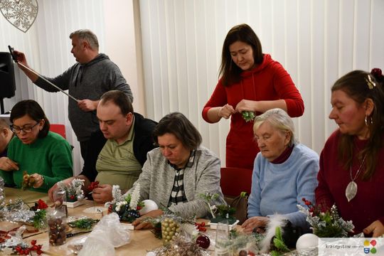 IV Maraton Ozdób Choinkowych w Środowiskowym Domu Samopomocy w Krasnymstawie [GALERIA ZDJĘĆ]