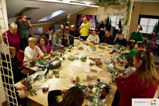 IV Maraton Ozdób Choinkowych w Środowiskowym Domu Samopomocy w Krasnymstawie [GALERIA ZDJĘĆ]
