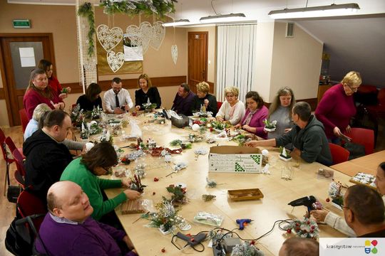 IV Maraton Ozdób Choinkowych w Środowiskowym Domu Samopomocy w Krasnymstawie [GALERIA ZDJĘĆ]