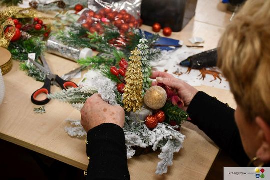 IV Maraton Ozdób Choinkowych w Środowiskowym Domu Samopomocy w Krasnymstawie [GALERIA ZDJĘĆ]