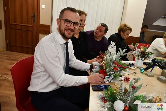 IV Maraton Ozdób Choinkowych w Środowiskowym Domu Samopomocy w Krasnymstawie [GALERIA ZDJĘĆ]