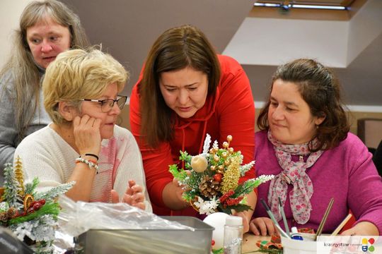 IV Maraton Ozdób Choinkowych w Środowiskowym Domu Samopomocy w Krasnymstawie [GALERIA ZDJĘĆ]