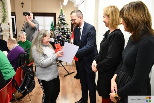 IV Maraton Ozdób Choinkowych w Środowiskowym Domu Samopomocy w Krasnymstawie [GALERIA ZDJĘĆ]