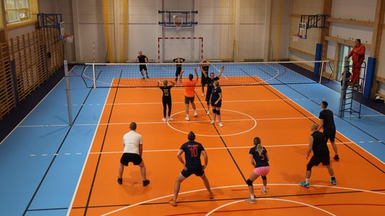 Gm. Leśniowice. Zbierali "Paczuszki dla Maluszków". Charytatywny turniej siatkówki [GALERIA ZDJĘĆ]