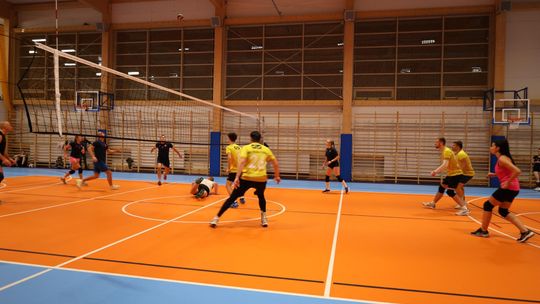 Gm. Leśniowice. Zbierali "Paczuszki dla Maluszków". Charytatywny turniej siatkówki [GALERIA ZDJĘĆ]