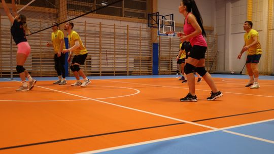 Gm. Leśniowice. Zbierali "Paczuszki dla Maluszków". Charytatywny turniej siatkówki [GALERIA ZDJĘĆ]