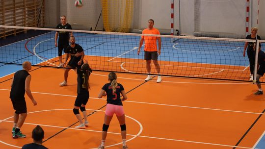 Gm. Leśniowice. Zbierali "Paczuszki dla Maluszków". Charytatywny turniej siatkówki [GALERIA ZDJĘĆ]